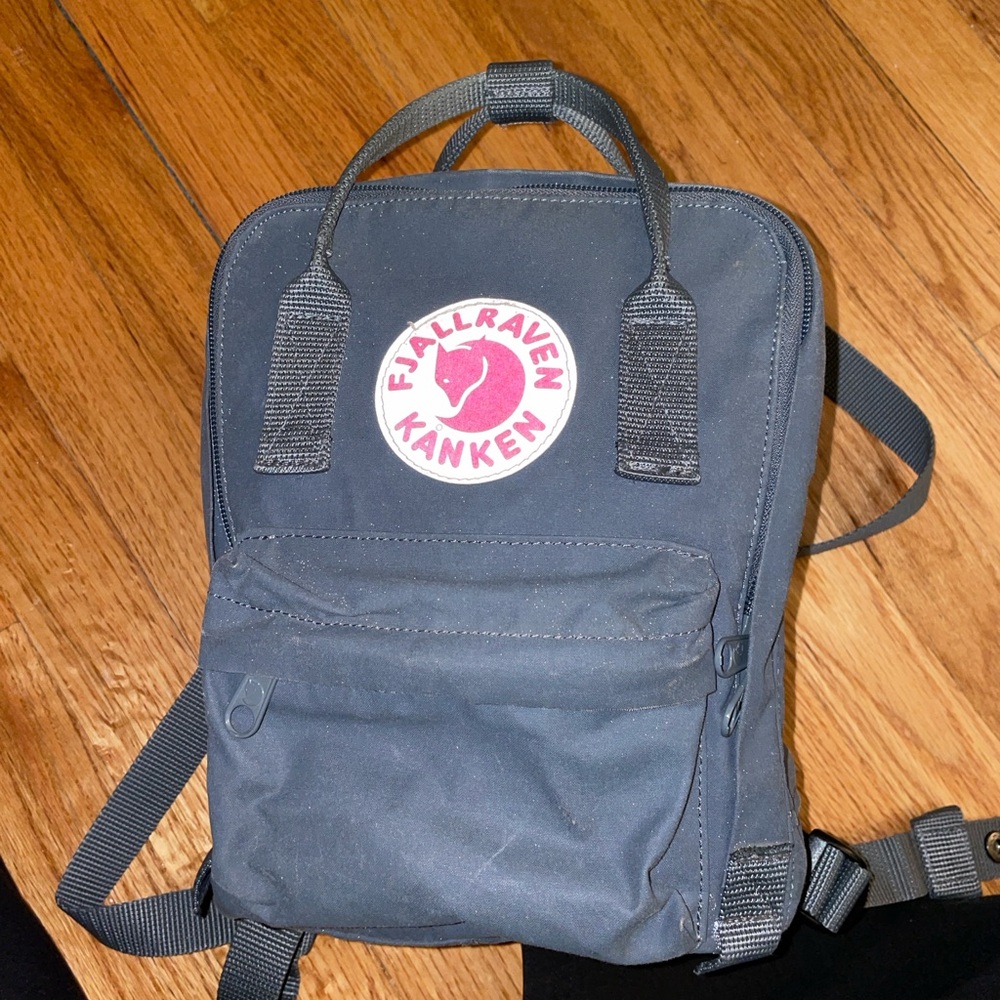 Fjallraven Women's Kanken Mini Backpack, Graphite, Blue, One Size